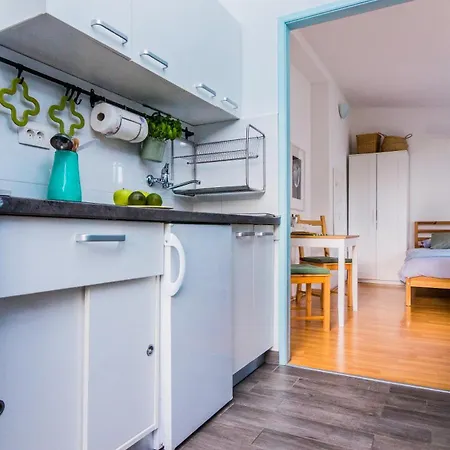 Apartment Garden Near The With Free Parking Pjescana Uvala