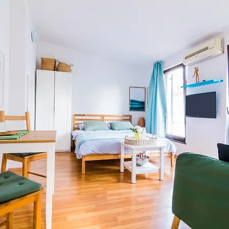 Apartment Garden Near The With Free Parking *