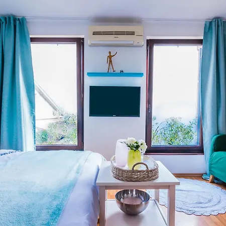 Apartment Garden Near The With Free Parking Pjescana Uvala