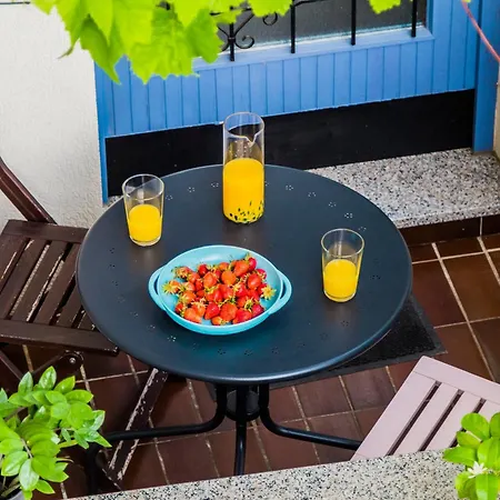Apartment Garden Near The With Free Parking