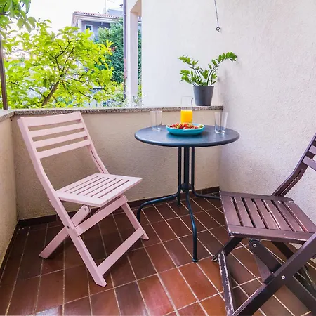 Apartment Garden Near The With Free Parking *