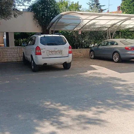 Garden Near The With Free Parking Lägenhet