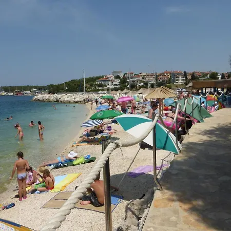 Lägenhet Garden Near The With Free Parking Pjescana Uvala