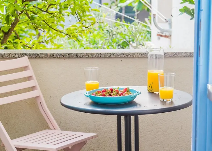 Garden Near The With Free Parking Lägenhet *