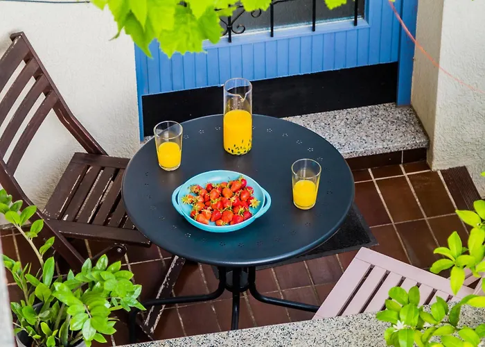 Lägenhet Garden Near The With Free Parking