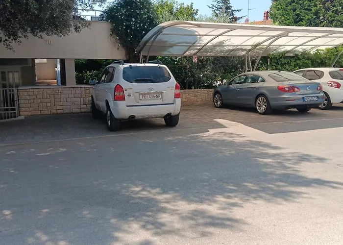 Garden Near The With Free Parking Lägenhet